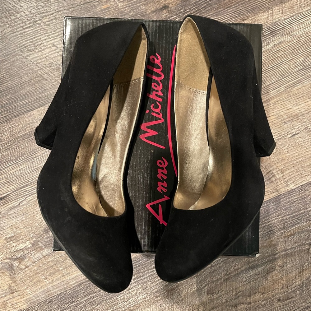 Qupid Black Suede Size 9